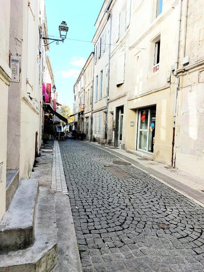 Studio Cosy Dans Le Centre Historique Wifi Angouleme Exterior photo